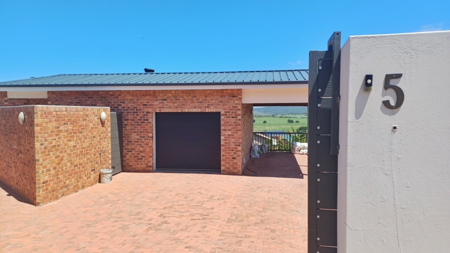 3 Bedroom Property for Sale in Fraaiuitsig Western Cape